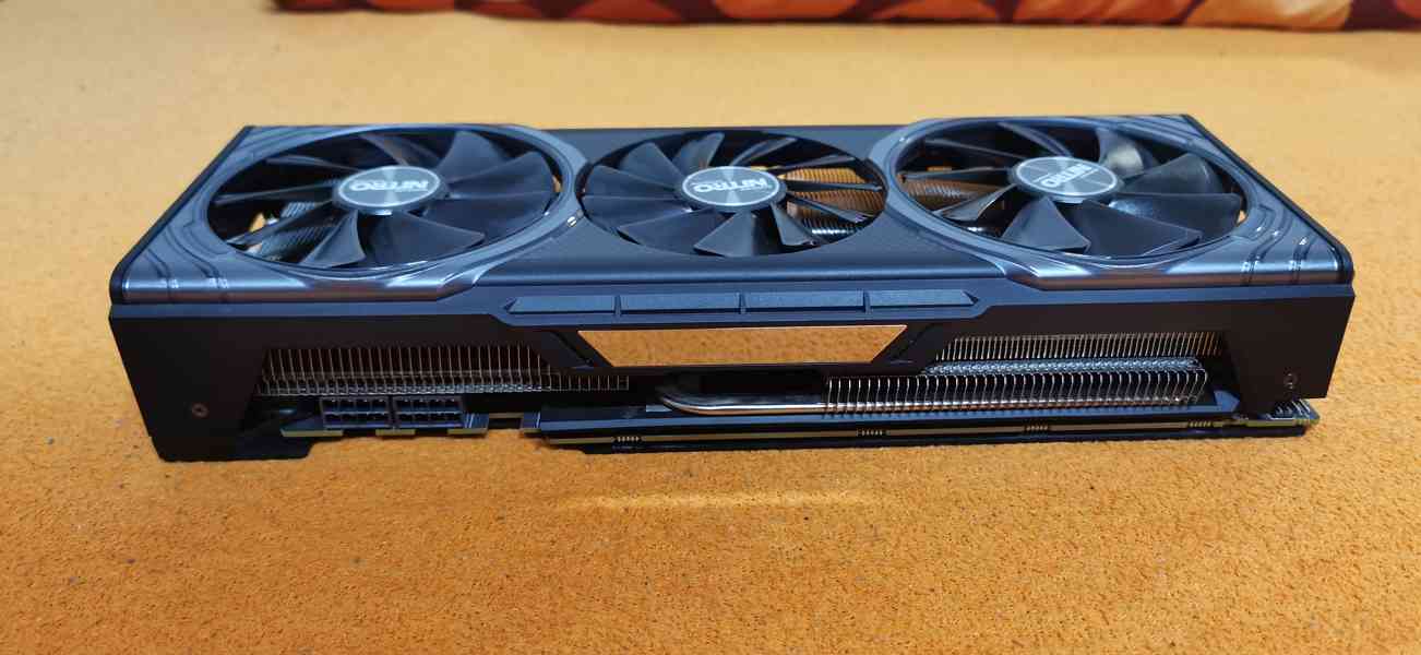 Sapphire AMD RX Vega 64 Nitro+ 8GB - foto 5