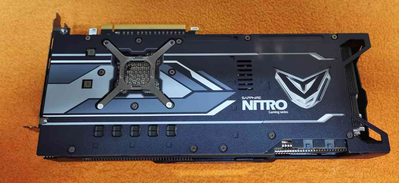 Sapphire AMD RX Vega 64 Nitro+ 8GB - foto 6