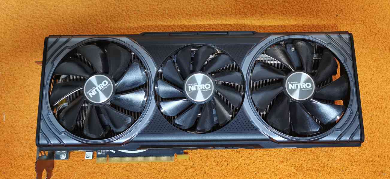 Sapphire AMD RX Vega 64 Nitro+ 8GB - foto 2