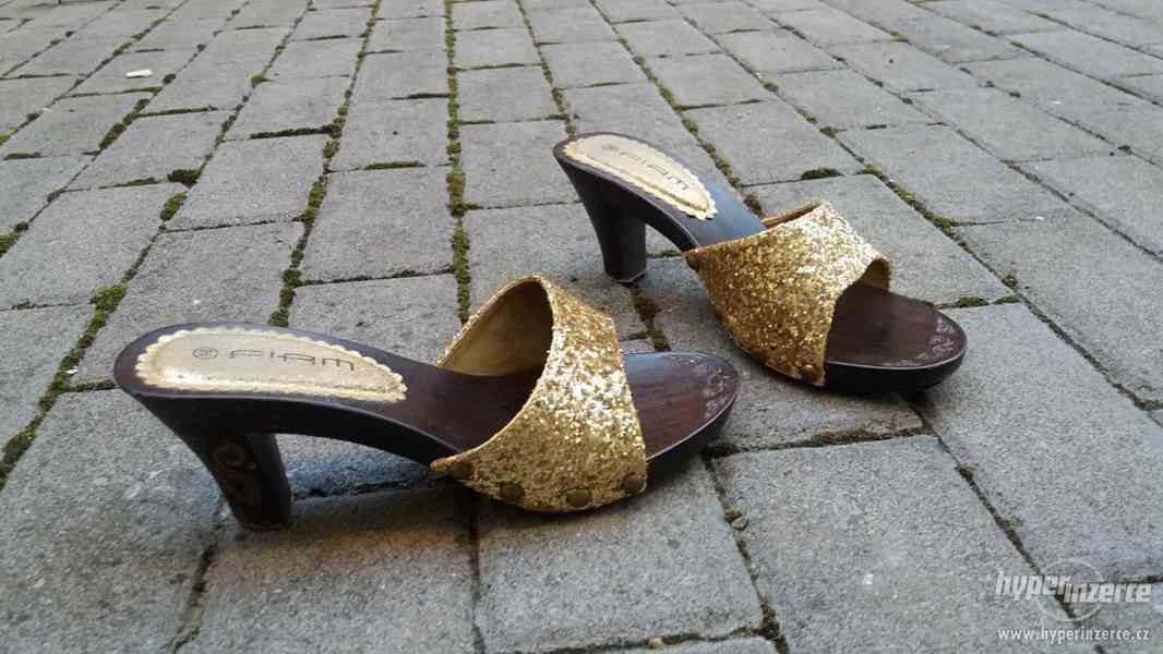 Zlate pantoflicky - foto 2