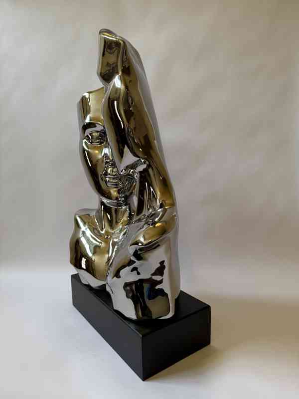 Polibek - socha ve stříbrném provedení 60 cm - foto 3