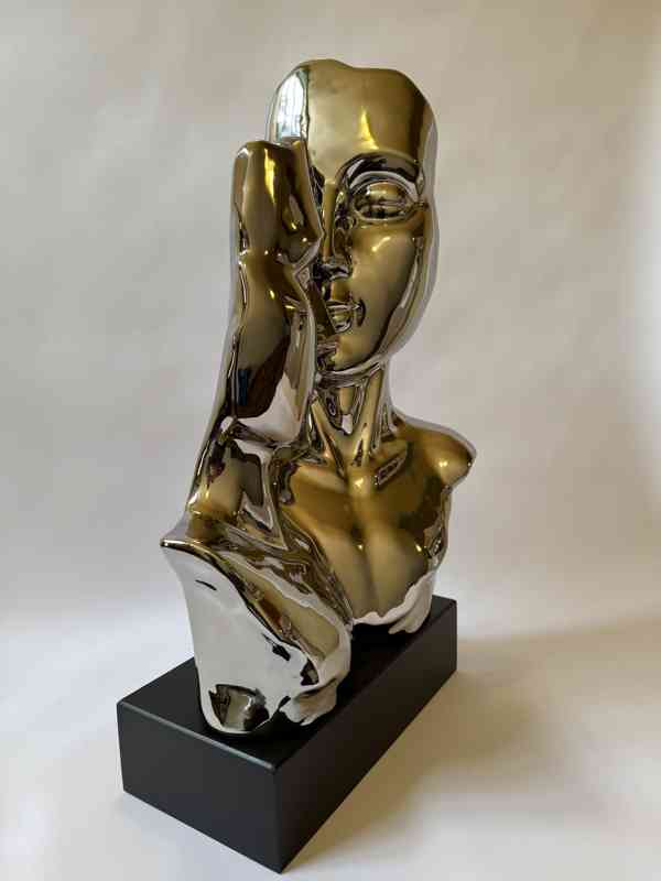 Polibek - socha ve stříbrném provedení 60 cm - foto 2