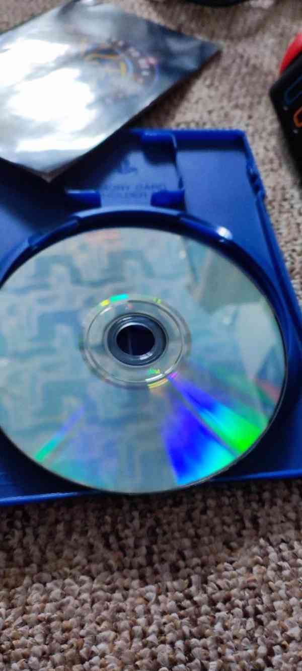 Ovladače Buzz PS2 + hra Chcete být milionářem. - foto 3
