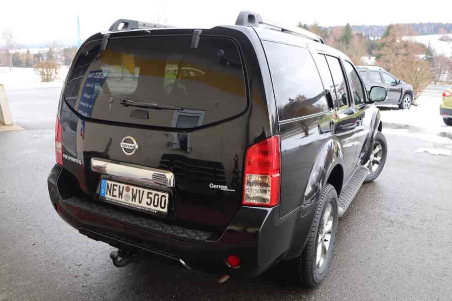 Nissan Pathfinder 2.5 dCi SE nafta 140kw - foto 2