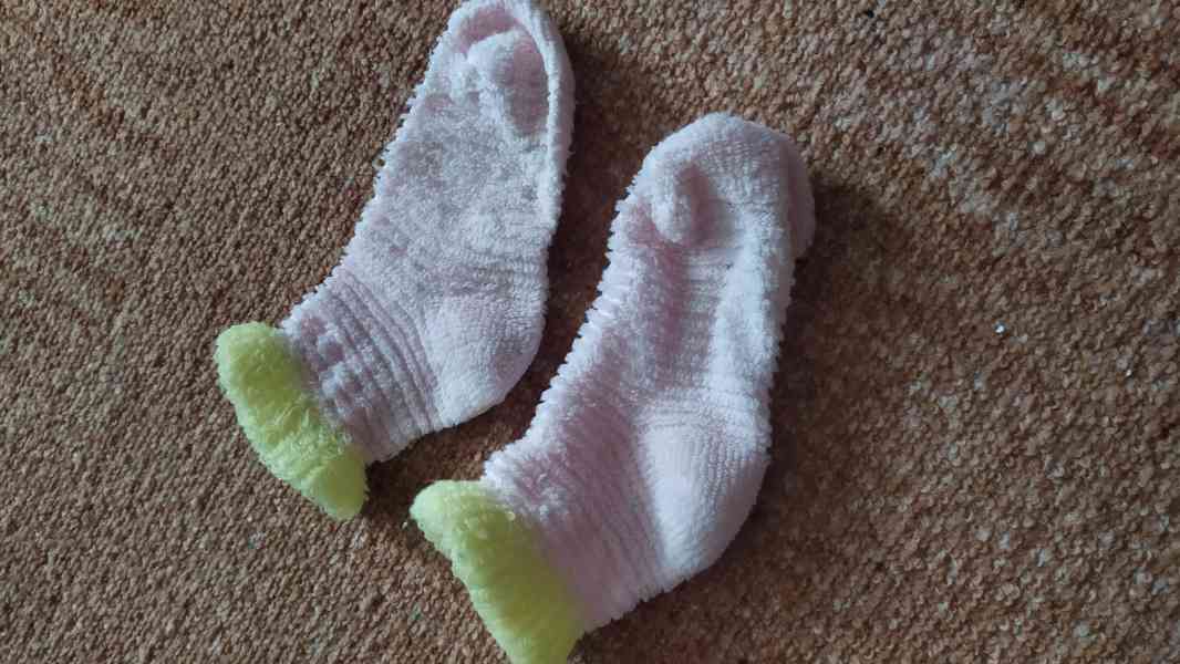 čepička + ponožky - foto 2