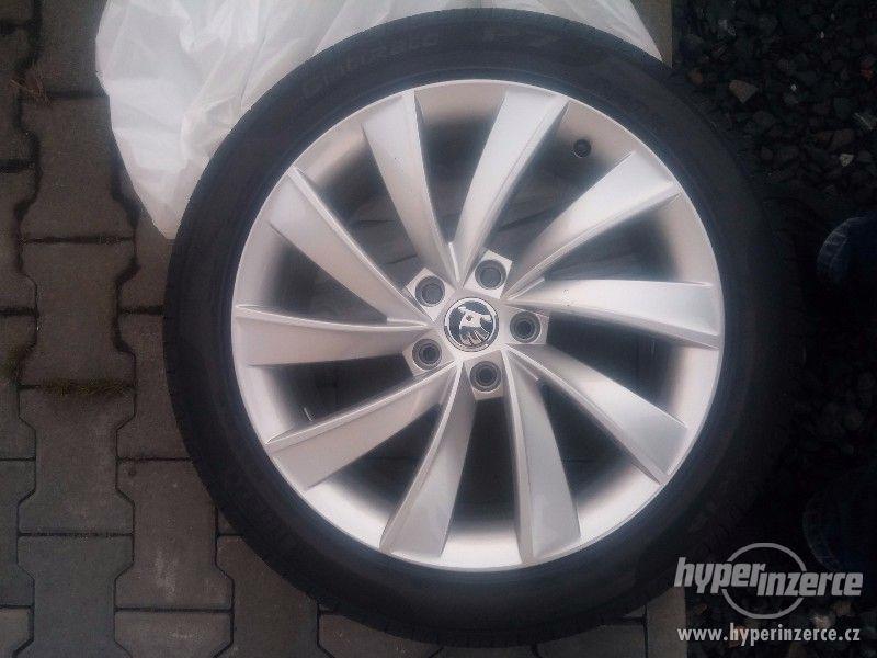 Alu kola+pneu original ŠKODA SUPERB 3 18" Pegasus - foto 1