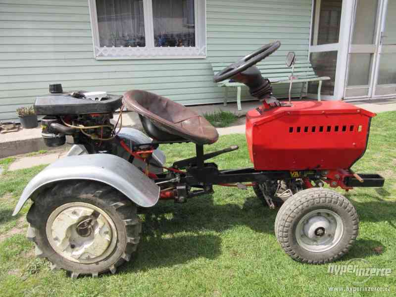 Malotraktor VARI QUATTRO + pluh a závaží - foto 1