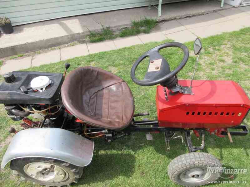 Malotraktor VARI QUATTRO + pluh a závaží - foto 4