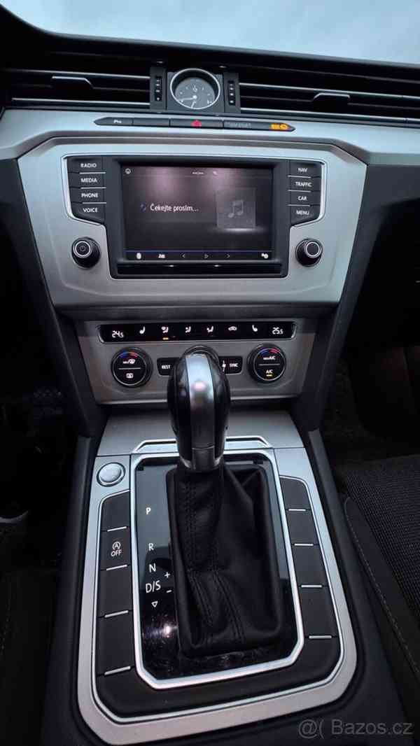 Volkswagen Passat Variant 2,0   TDI DSG 110 kW - foto 18