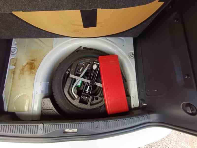 ŠKODA Roomster 1,4i16V Ambition Plus ČR 84TKM - foto 22