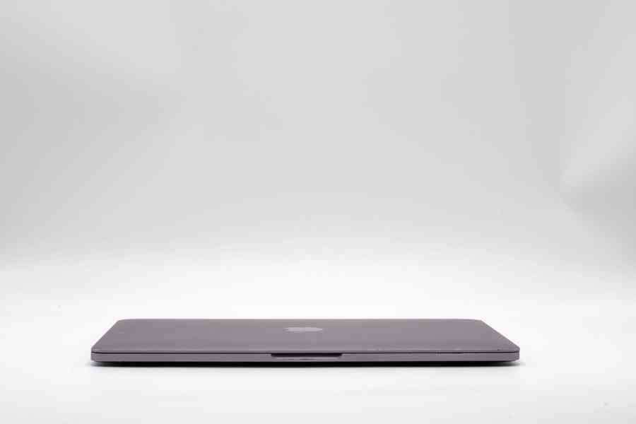 MacBook Pro 13" 2019 Space Gray s Touch Barem - foto 3