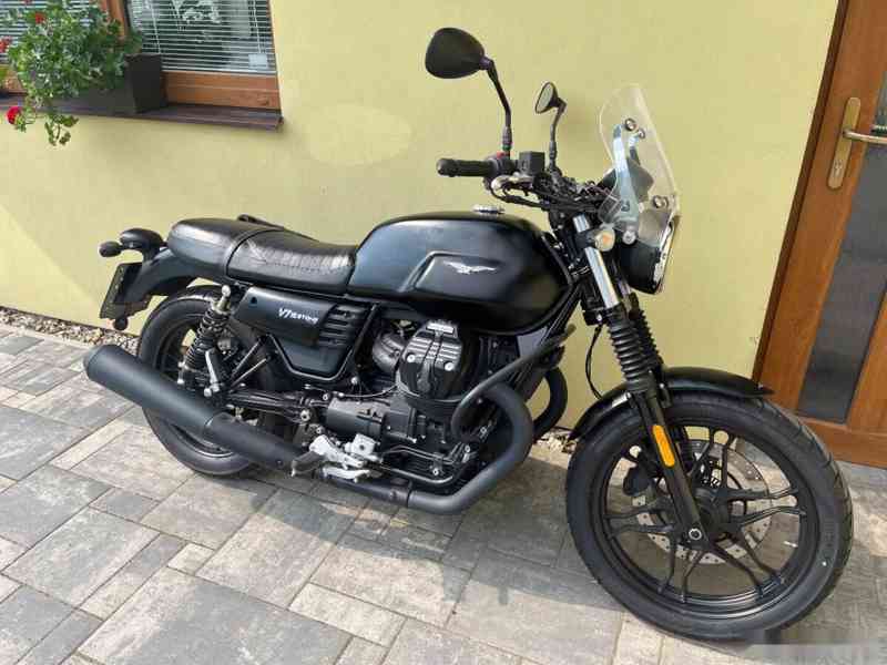 Moto Guzzi V7 III Stone - foto 2