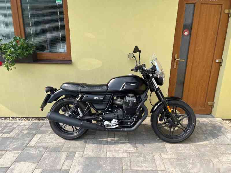 Moto Guzzi V7 III Stone