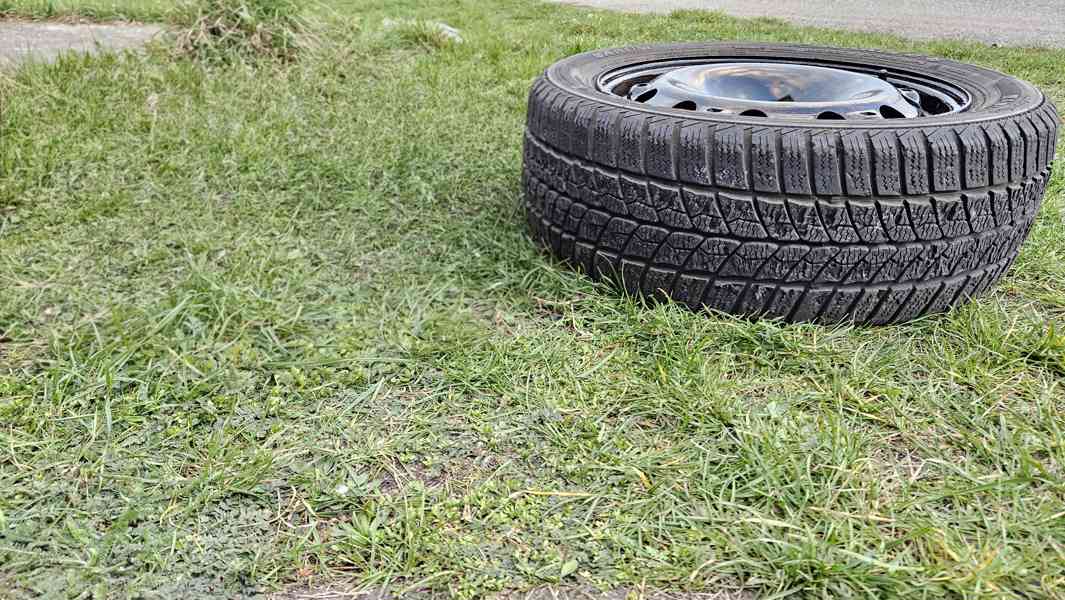Škoda Fabia rezerva 195/55R15 disk 6Jx15 5x100 ET43 - foto 2