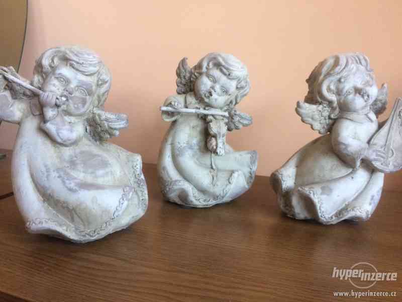 Prodám 3 sošky andělů, keramika - foto 1