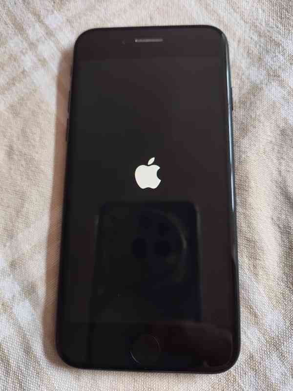 Mobilní dotykový telefon iPhone 7 32GB černý - foto 2