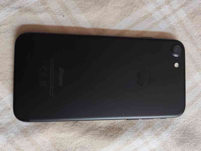 Mobilní dotykový telefon iPhone 7 32GB černý - foto 4