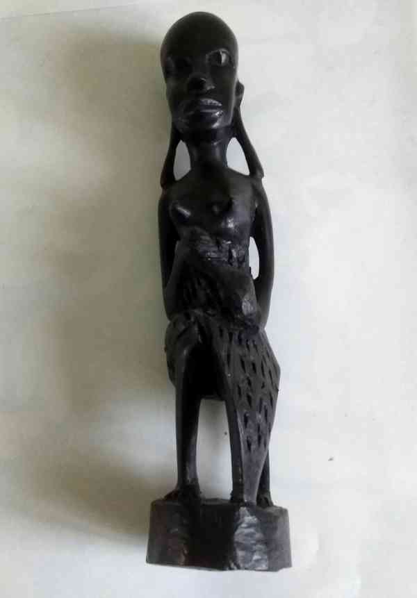 Prodám sadu 12-ti dřevěných sošek s africkou tématikou - foto 7