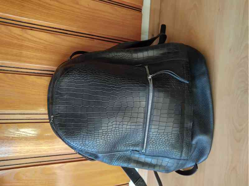 Nový krásný velký černý koženkový batoh - foto 2