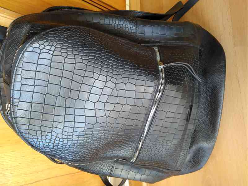 Nový krásný velký černý koženkový batoh - foto 4