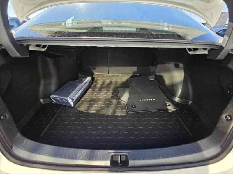 Toyota Corolla 1,8   hybrid 2024 na splátky - foto 4