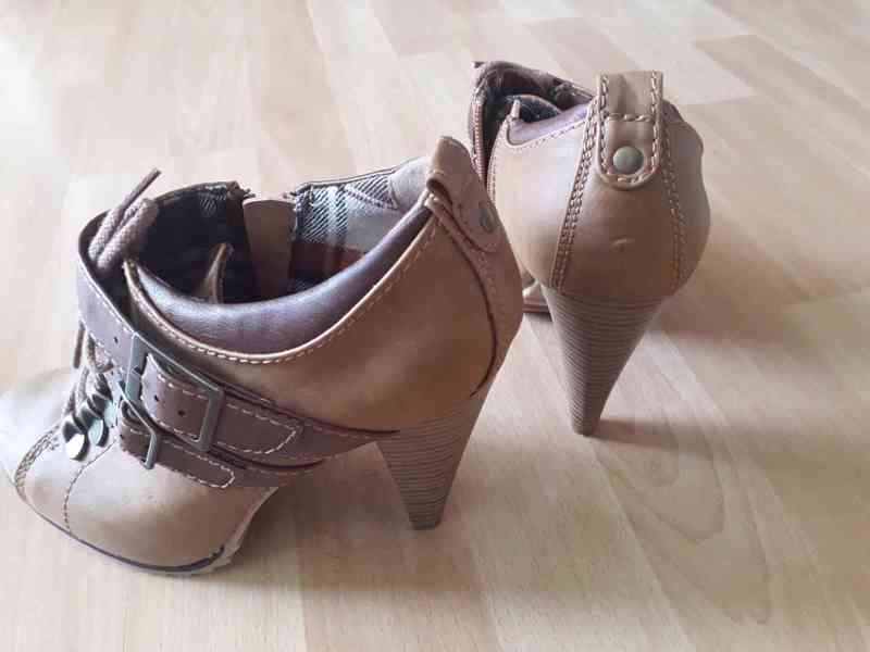 Krásné dámské kotníkové boty - foto 3