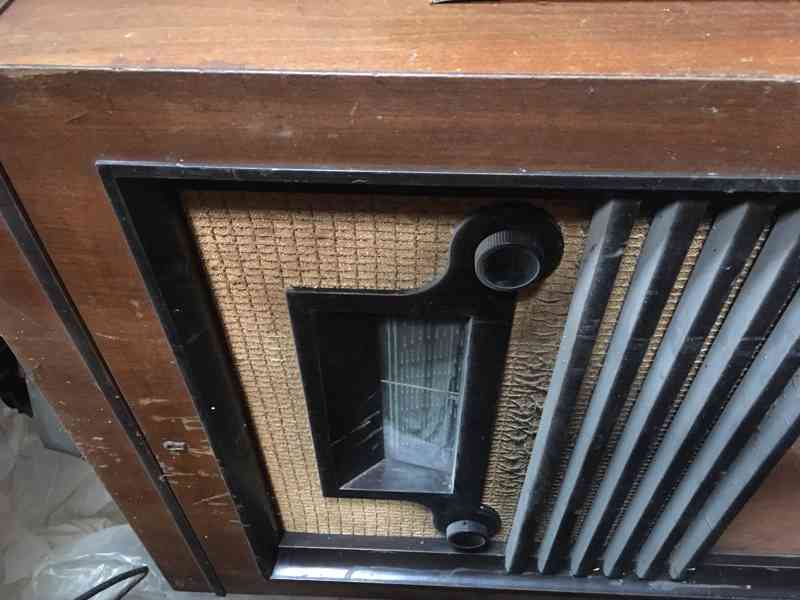 Historické skříňové radio - foto 4