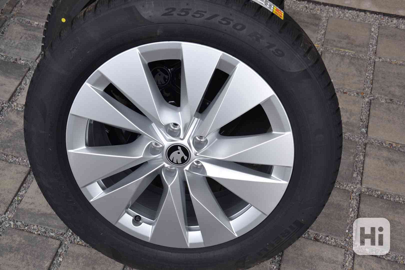 Nová zimní Alu sada Š.Enyaq, Elroq - 235/55+255/50 R19 DOT25 - foto 1