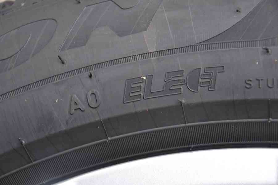 Nová zimní Alu sada Š.Enyaq, Elroq - 235/55+255/50 R19 DOT25 - foto 17