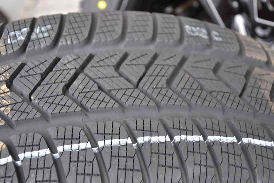 Nová zimní Alu sada Š.Enyaq, Elroq - 235/55+255/50 R19 DOT25 - foto 25