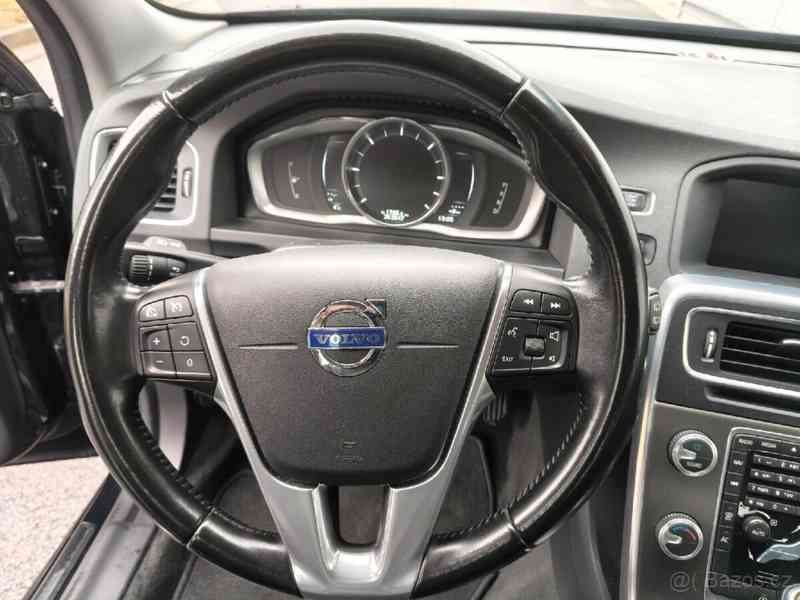 Volvo V60 2,0   AUTO - foto 6
