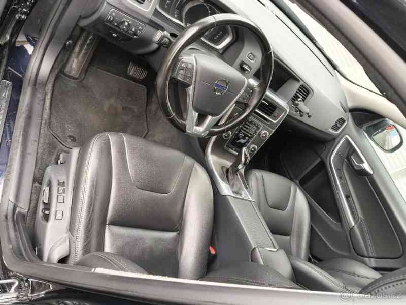 Volvo V60 2,0   AUTO - foto 7