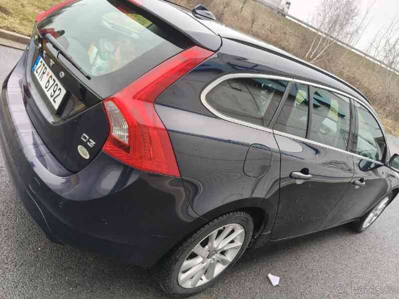 Volvo V60 2,0   AUTO - foto 10
