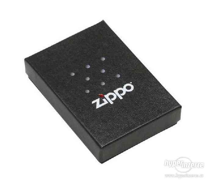 Zippo zapalovače, benzin náplně, kožená pouzdra - foto 9