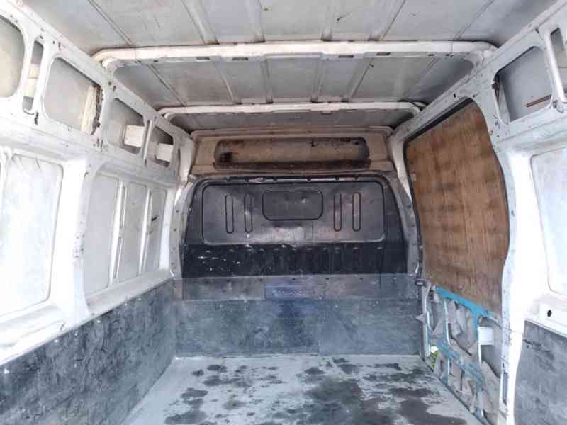 FORD TRANSIT 330L 2.4 TDCI 74kW  - foto 13