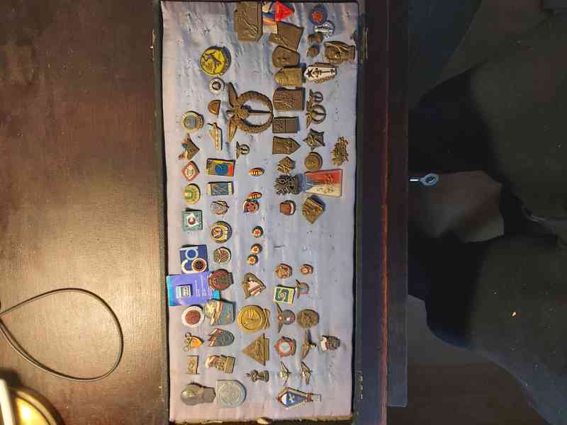 Prodam za Vami urcenou cenu sbirku odznaku  - foto 3