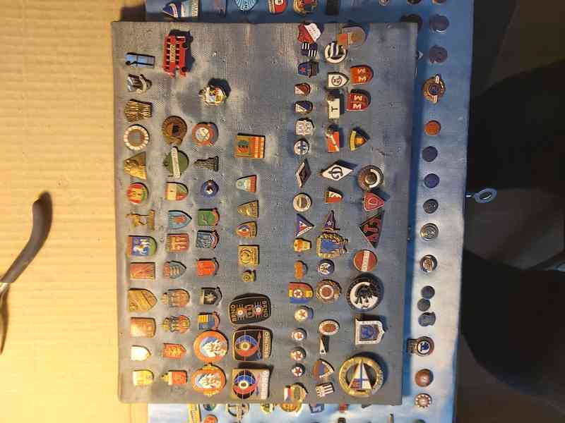 Prodam za Vami urcenou cenu sbirku odznaku 