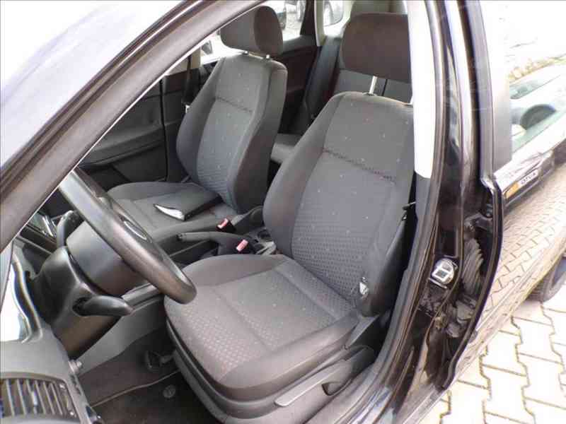Volkswagen Polo 1,2 i 47kW CELOROČNÍ PNEU - foto 8
