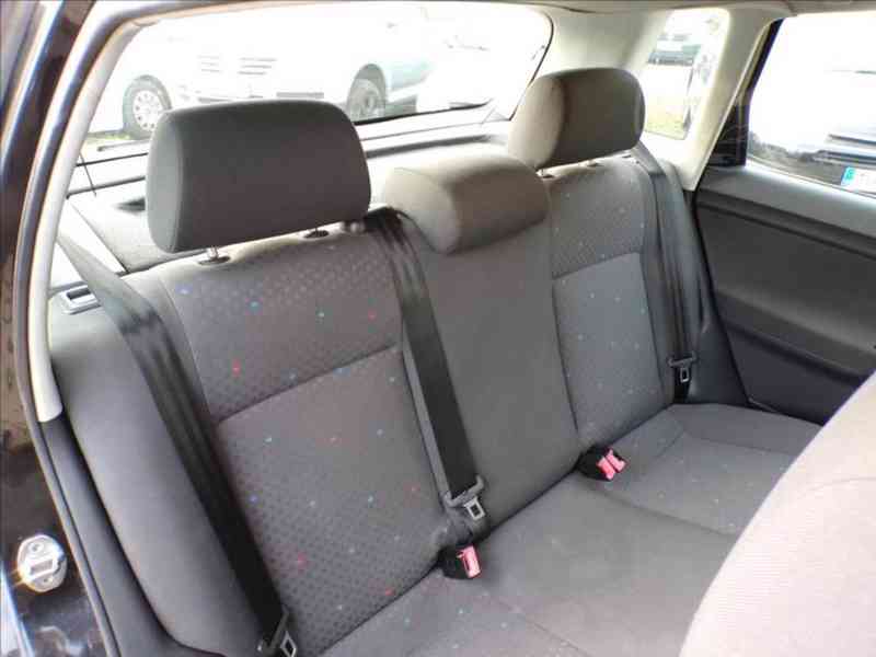 Volkswagen Polo 1,2 i 47kW CELOROČNÍ PNEU - foto 11