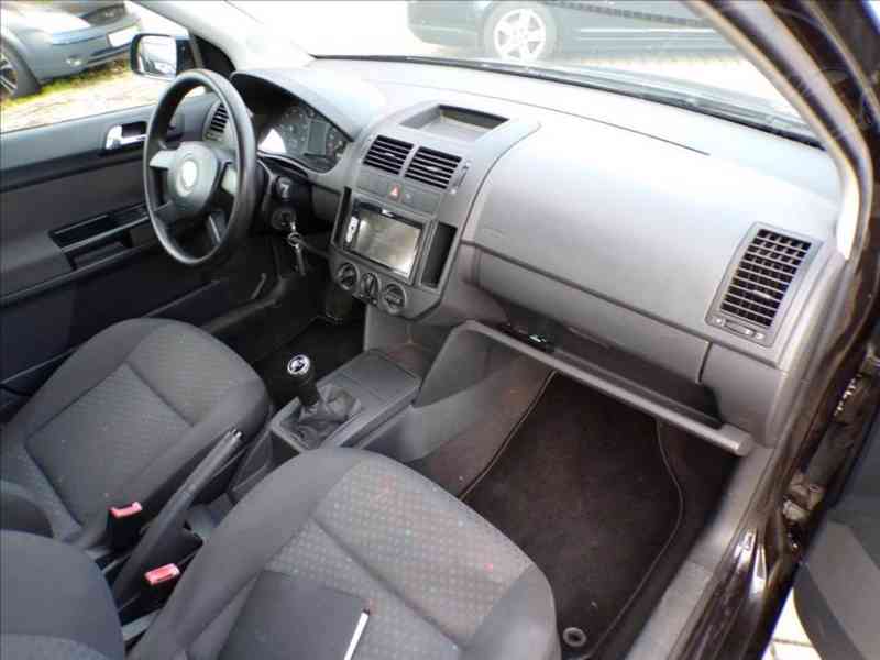 Volkswagen Polo 1,2 i 47kW CELOROČNÍ PNEU - foto 12