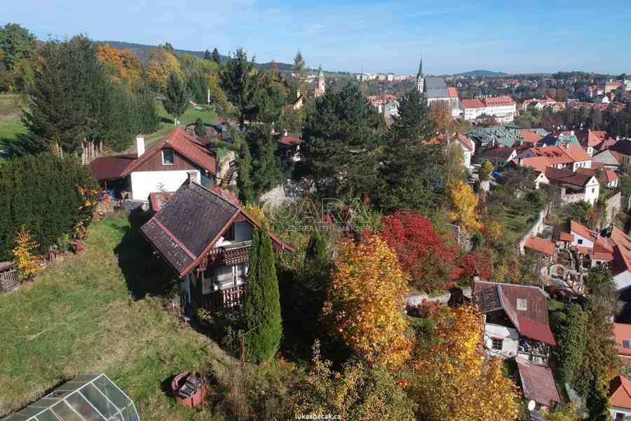 Zahrada s chatou nedaleko zámecké zahrady v Českém Krumlově - foto 18