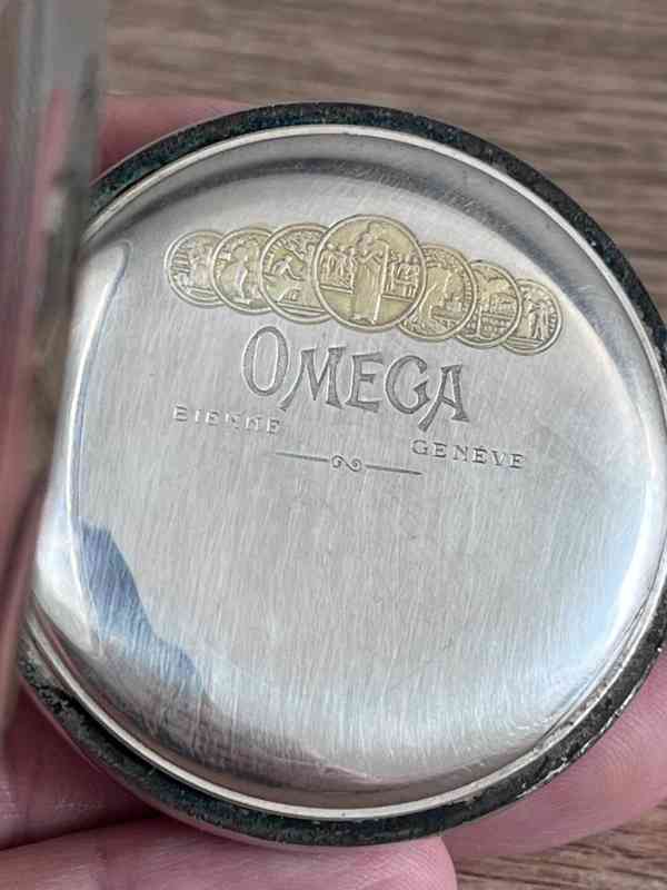 Panceřové tříplaštové stříbrné kapesní hodiny OMEGA, zdobené - foto 5