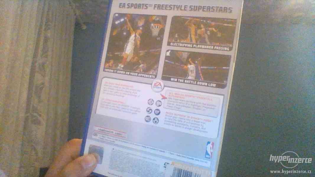 hra na playstation 2 NBA LIVE 06 - foto 2