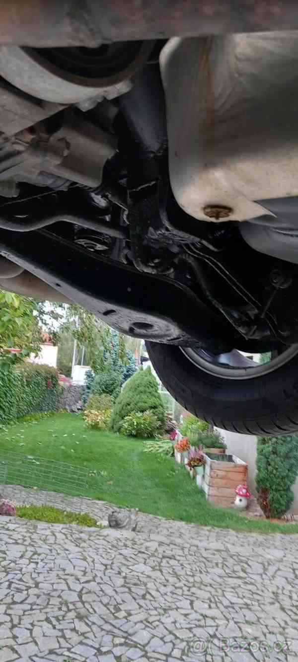 Škoda Octavia 1,6   4×4 TDI - foto 11