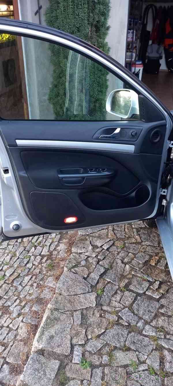 Škoda Octavia 1,6   4×4 TDI - foto 8