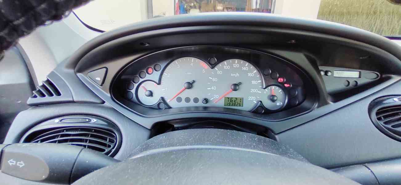 Prodám FORD Focus 1.8 TDCi - foto 9