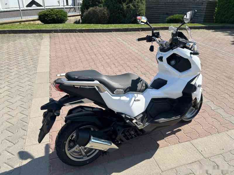Sym ADX 125 2025 White - foto 3