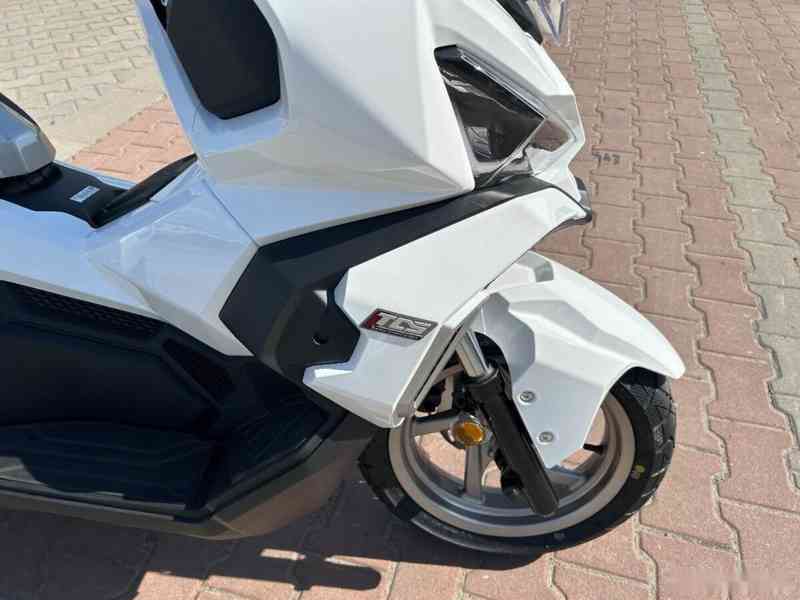 Sym ADX 125 2025 White - foto 9