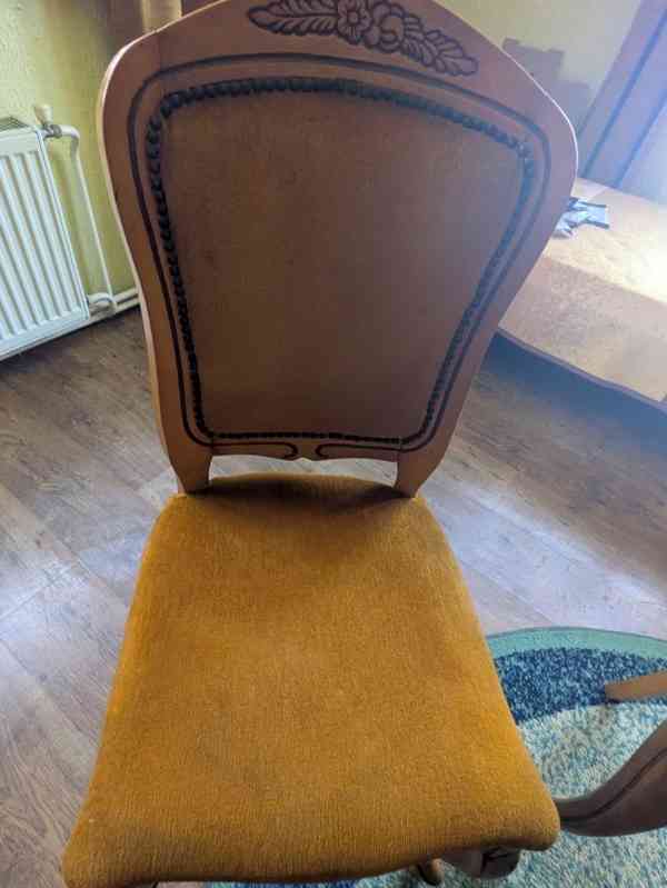 Jídelní stůl + 6 polstrovaných židlí - foto 4