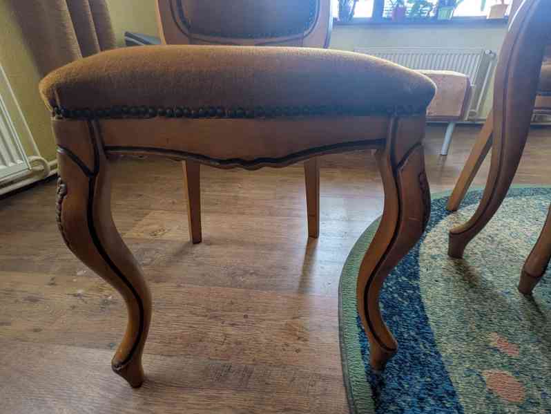 Jídelní stůl + 6 polstrovaných židlí - foto 8